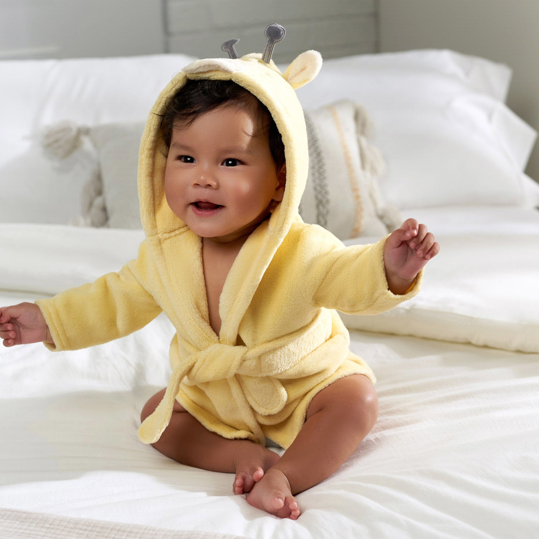 Baby Neutral Yellow Giraffe Robe