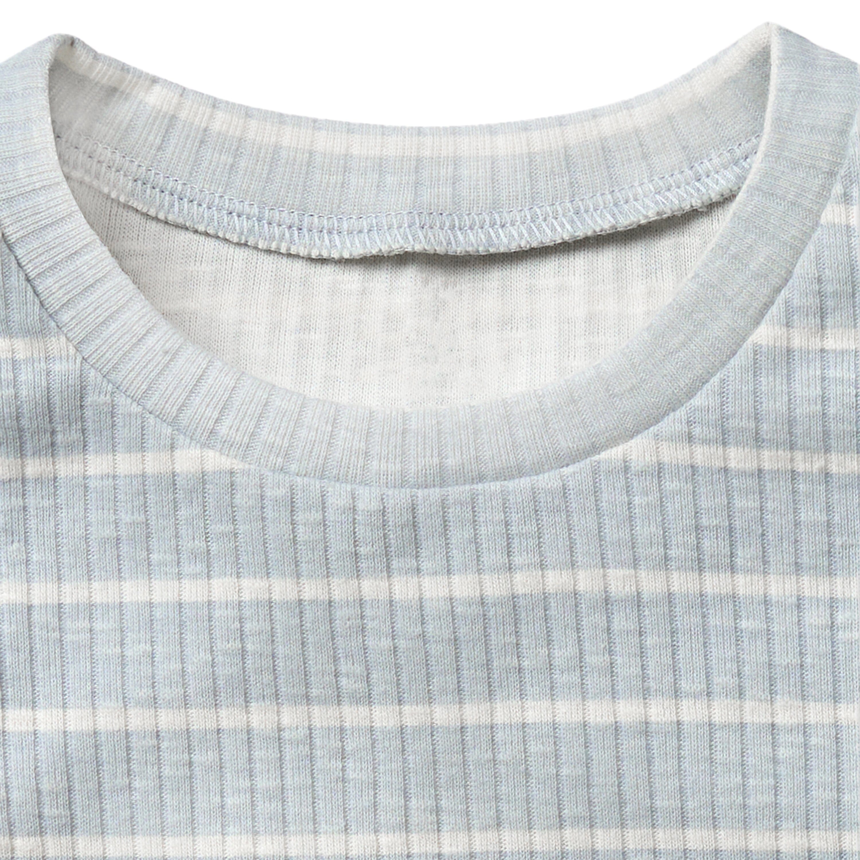 Close-up of a ribbed knit fabric with a collar