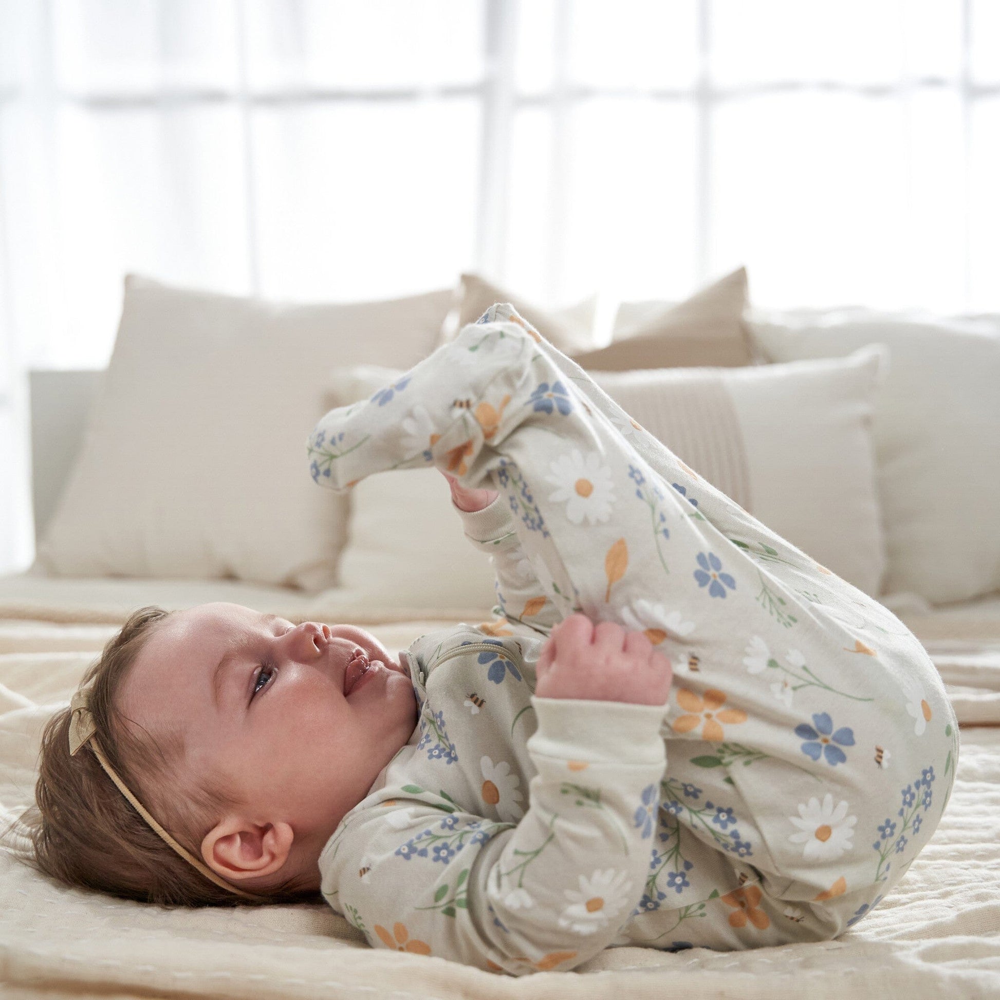 4-Pack Baby Girls Daisy Sleep 'N Plays sleepwear Gerber® 